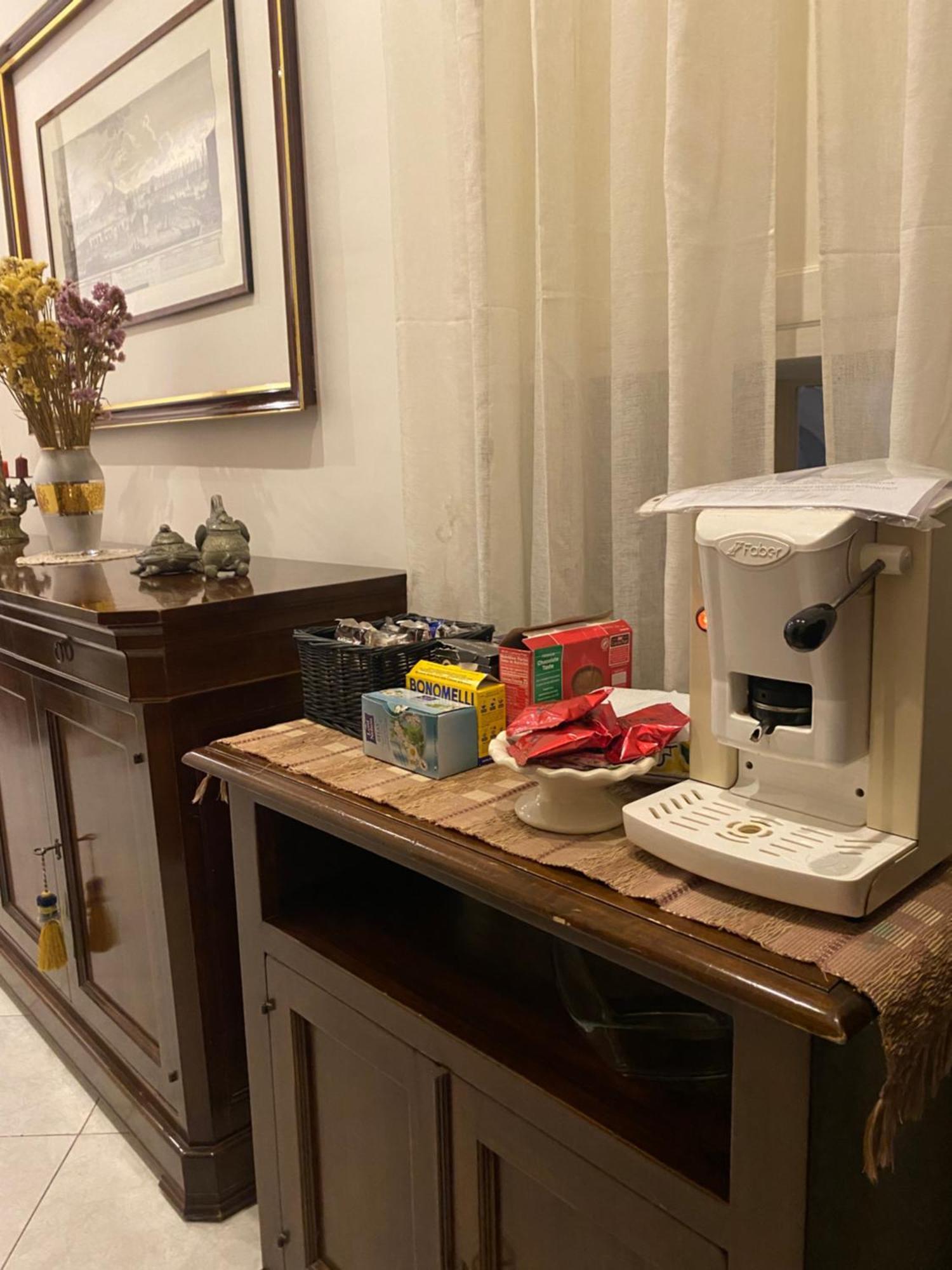 Plebiscito Couette-café Naples